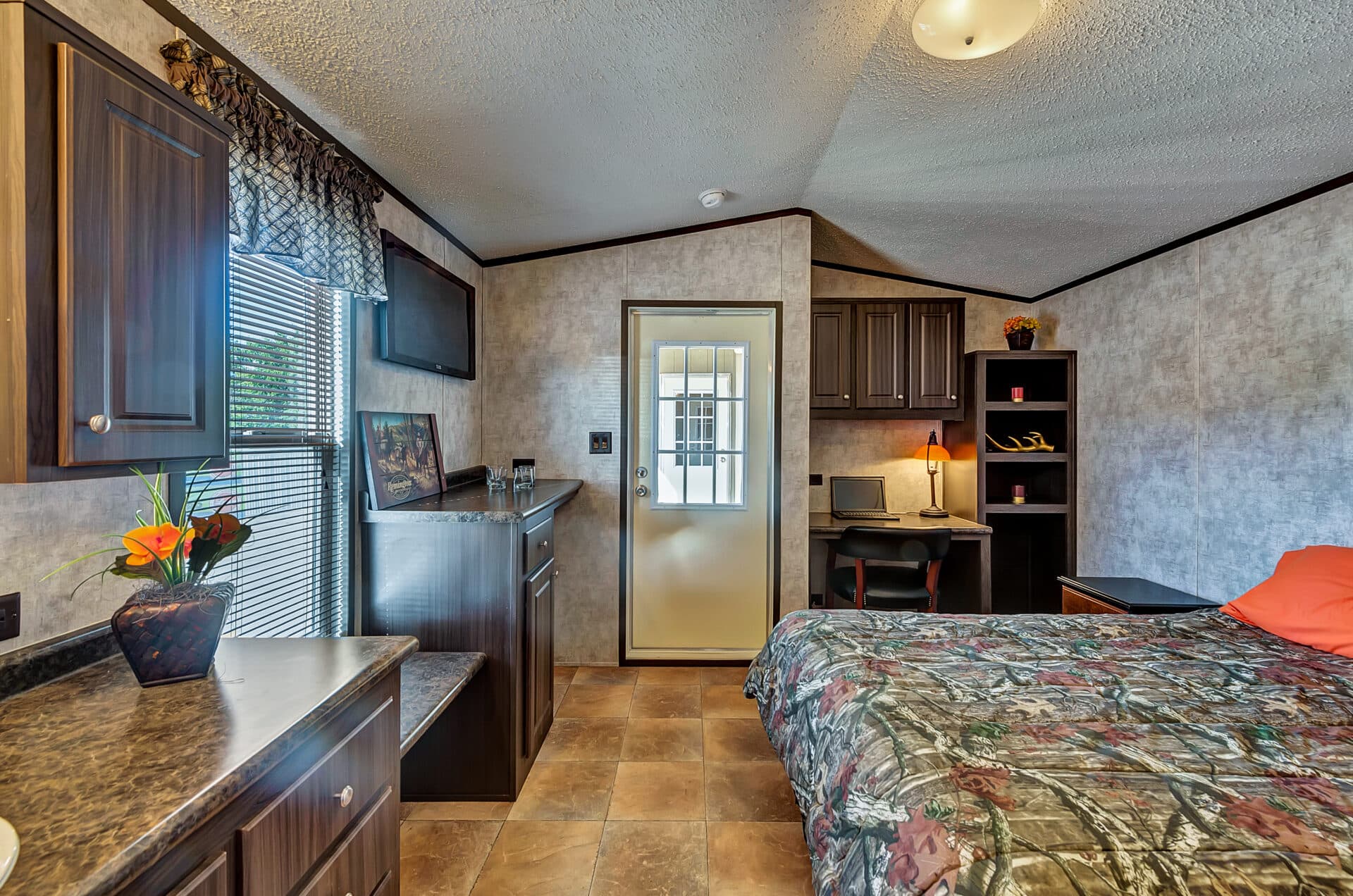 LG Tiny Home 12×40-22A - View 3